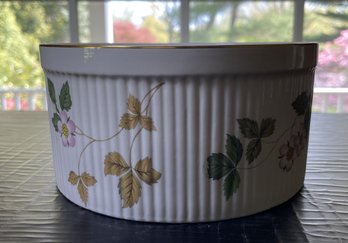 Wedgwood Wild Strawberry Ribbed Casserole Dish