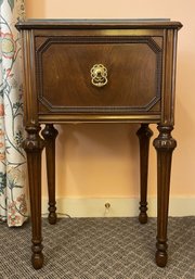 ANTIQUE MAHOGANY SINGLE DRAWER GLASS TOP NIGHT TABLE