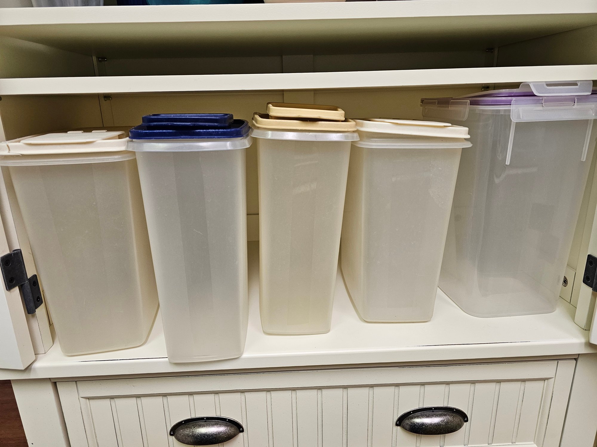 R3 Containers R3 Lot Of Containers #68666 | Auctionninja.com