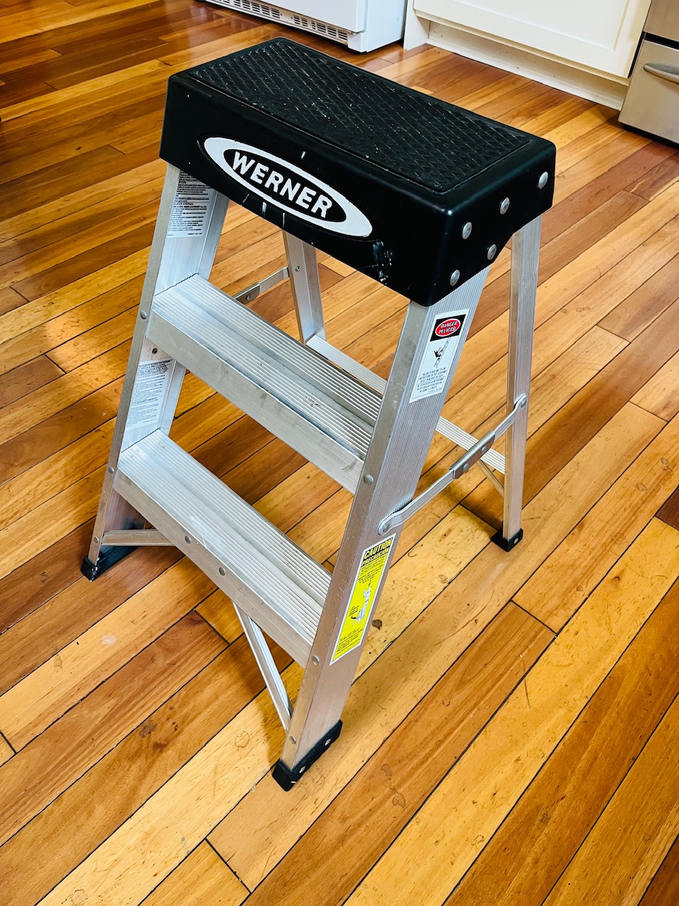 Merck R1 R2 Ladder R1 Werner 2ft Ladder Extra Heavy Duty 300LB #41612 | Auctionninja.com