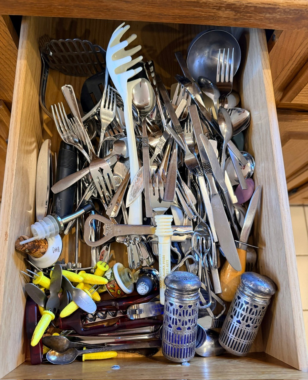 R2 Two Drawers Filled With Kitchen Utensils And Flatware #69096 ...
