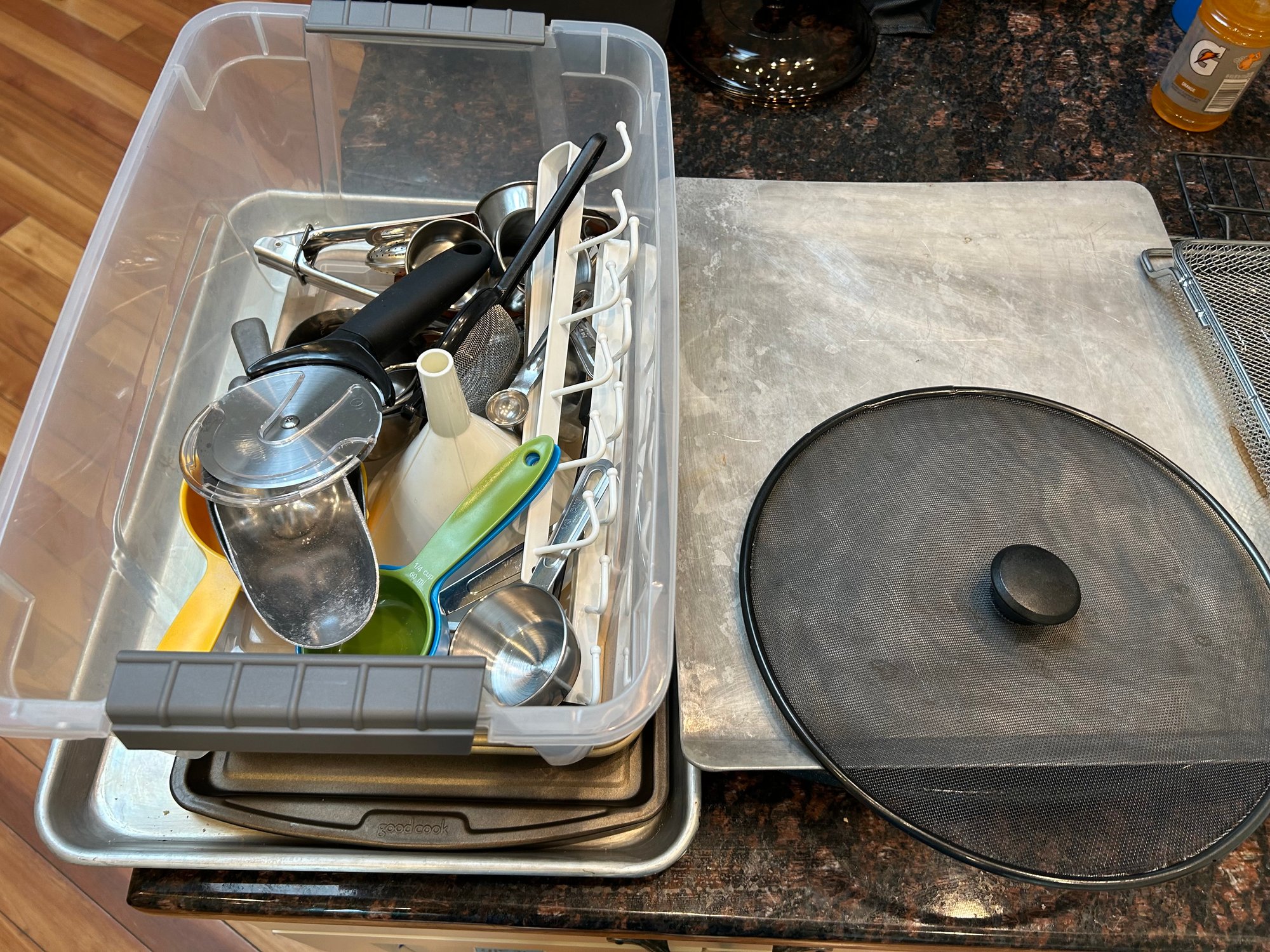 R1 Lot Of Kitchen Trays, Racks/grates, Plastic Tubs/Containers, Various ...