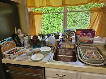 R3 Assorted Kitchen Lot To Include Marble Cutting Board,rolling Pin, Mortar And Pestle, Plants Not Included