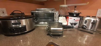R3 Kitchen Appliance Lot Crockpot, Toaster Oven, Blender, Toaster, Pancake Maker Items Power On