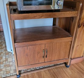 R7 Wooden Wheeled Cart With 2 Shelves