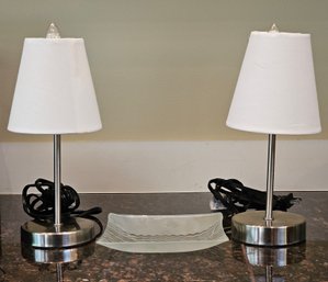 R1 Two Small Table Lamps And Decorative Plate