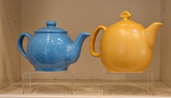 R1 Yellow Chantal Teapot And Blue Price & Kensington Teapot With Display Stands