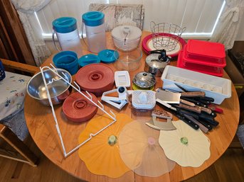 R2 Kitchen Lot To Include Items Such As Pyrex Storage Containers, Silicone Food Covers, Tortilla Warmers
