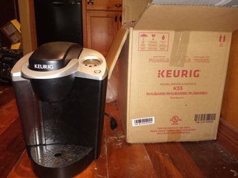 R1 Keurig K55 Single-serve Coffee Maker With Box. Untested. See Photos For Condition