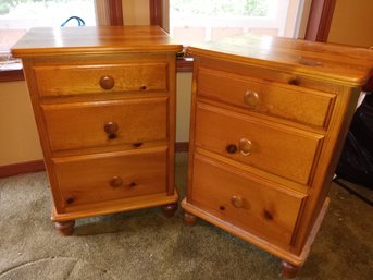 R6 Matching Pair Of Solid Wood/pine 3-drawer Nightstands With Rounded Feet And Wood Pull Knobs