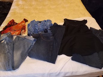 R6 Assorted Womens Clothing Lot Featuring A Mix Of Casual And Everyday Wear In Various Sizes