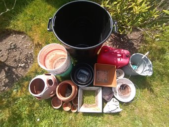 R00  Large Assortment Of Garden Pots, Buckets & Planters   Mixed Lot Of Pots, Planters, Buckets, Etc