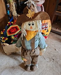 R0 Large Holiday Lot To Include Large Christmas Themed Music Snow Globe And A Christmas Themed Music Box Deco