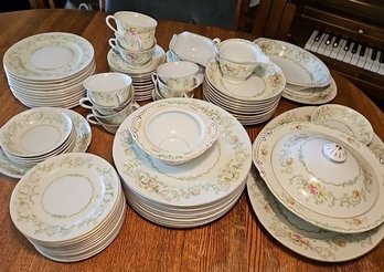 R7 Handpainted Floral Design Japanese Dishware