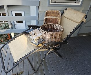 R00 Two Wicker Baskets, Small Bird House, Four Vases, And A Lawn Reclining Chair