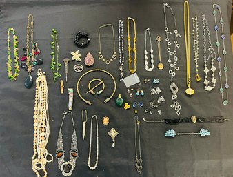 R1 Vintage Costume Jewelry Lot! Includes Necklaces, Bracelets, Pendants, Earrings