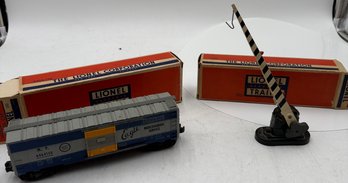 R1 Lionel Trains Missouri Pacific Boxcar & Automatic Crossing Gate With Boxes