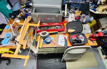 R0 Wood Working Bench With Craftsman 113.23800 12' Wood Lathe,  Lots Of Books, Tools, Craftsman Tool Box Mats