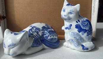 Blue & White Porcelain Cat Figurines – Pair At Least One Is Vtg Blue Willow Pattern