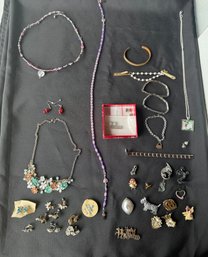 Vintage Costume Jewelry Collection – Necklaces, Brooches, Earrings & Bracelets