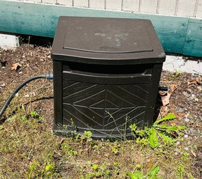 R00 Suncast Hose Reel Box With Garden Hose And Nozzle