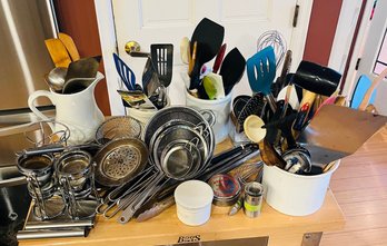 R2 Kitchen Tools Spatulas, Strainers, Biscuit Cutters, Candle Holders, Wooden Utensils, Rubber Mallet, Tongs