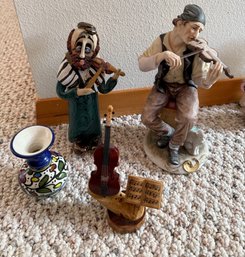 R3 Figurines Depicting Violinists And A Small Decorative Vase