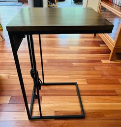 R1 Sidetable Computer Desk (power Supply: Has (2) 110 Outlets And (2) USB Ports