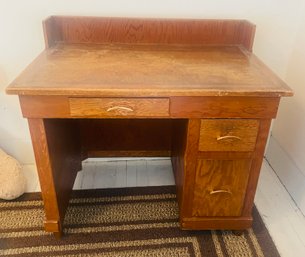 R11 Writing Desk