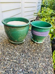 RM00 Lot Of Two Planter Pots