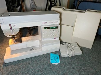 R9 Pfaff Creative 1475 CD.  Turned On At Time Of Lotting. Sewing Not Tested.  Not Check For Completeness