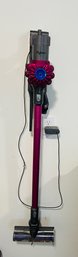 R0 Dyson Vacuum Cleaner With Wall Mount