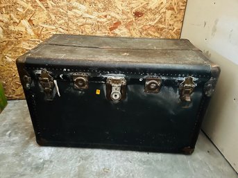 S5 Vintage Steamer Trunk