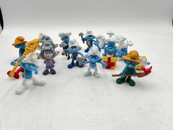 R1 Lot Of Smurf And Minion Collectibles