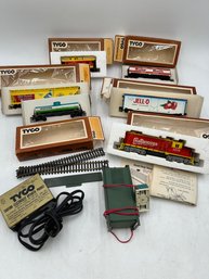 R3 Tyco Electric Train Cars, Controllers And Misc.