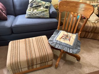 R6 Wooden Chair With Wheels And Embroidered Pillow, Rectangular Chair With Wheels