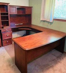 R10 Executive Desk