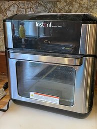 R3 Instant Vortex Plus Air Fryer And Well Loved Cutting Board