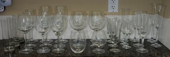 R1 Large Glassware Lot To Include Wine Glasses And Champagne Flutes
