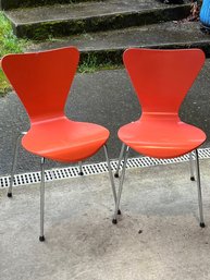R0 Two Orange Chairs