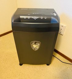 R7 Techko Identity Guard Paper Shredder SH1524CP