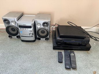 R2 Bookshelf Stereo System, Blu-ray Player & DVD Recorder/VHS Player