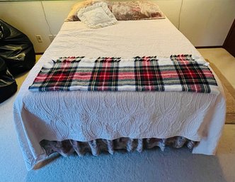 R8 Full Size Bed Mattress And Frame With Sheets And Blankets And Pillows