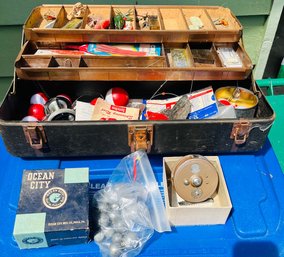 R0 Fishing Tackle Box With Supplies