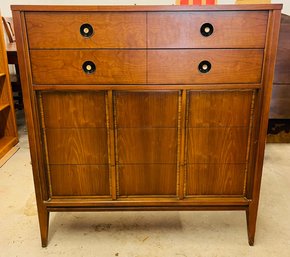 R0 Mid Century Modern Dresser With Dovetailed Drawers MCM