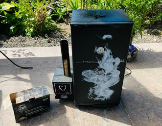 R0 Bradley Electric Smoker With Extra Bisquettes
