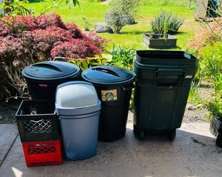 R00 Garbage Cans Lot Indoor/Outdoor With Milk Crates