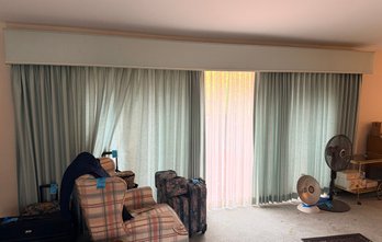 R1 Custom-Made Cornice With Curtains