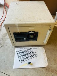 R0 Sentry Safe S0409 Fire-resistant Home Safe , Key Included