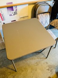 R0 Folding Table 32inX32in With (4) Folding Chairs